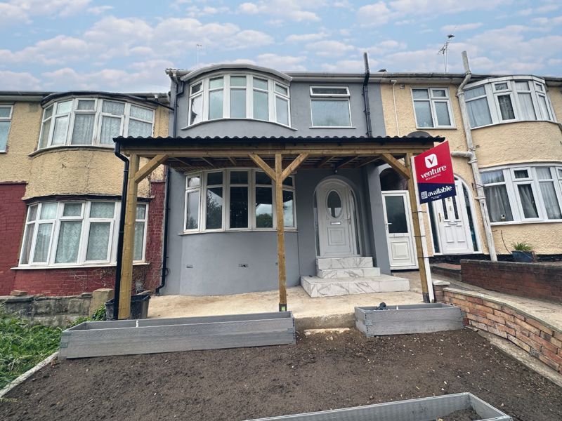 3 bed terraced house for sale in Bramingham Road, Luton LU3, £325,000