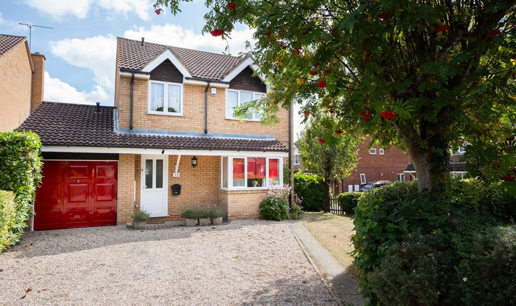 4 bed detached house for sale in Mayfield Park, Thorley,