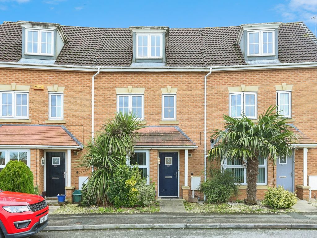 4 bed semidetached house for sale in Brompton Road, Leicester LE5, £