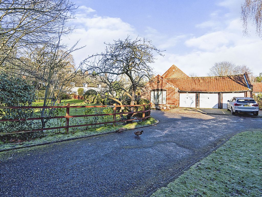 2 bed semidetached house for sale in The Ridings, Cringleford, Norwich