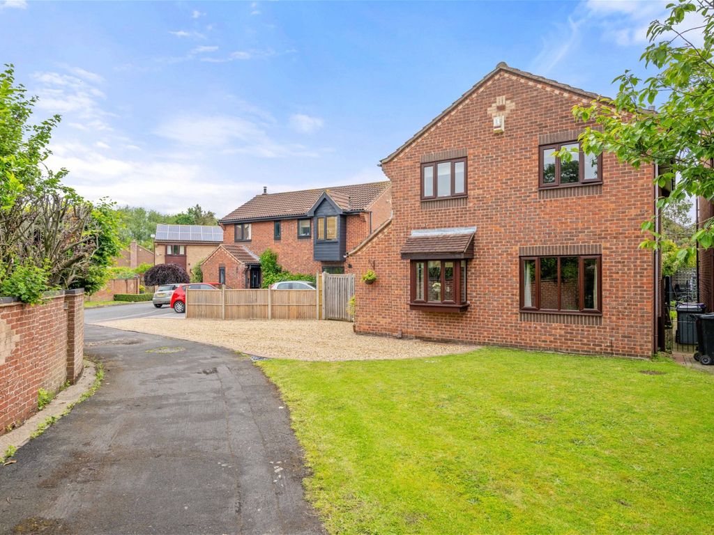 4 bed detached house for sale in Belton Grove, Grantham NG31, £280,000