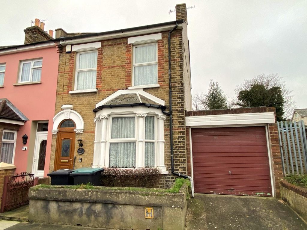 3 bed end terrace house for sale in Canterbury Road, Gravesend DA12, £