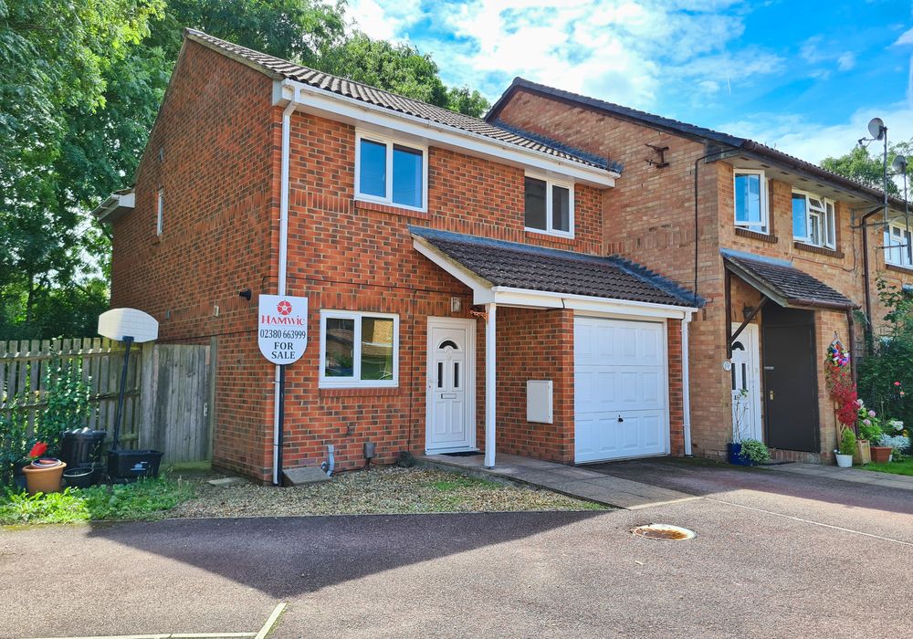 3 bed end terrace house for sale in Copperfields, Southampton SO40, £