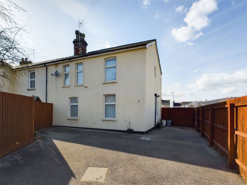 2 bed end terrace house for sale in Victoria Street, Abergavenny