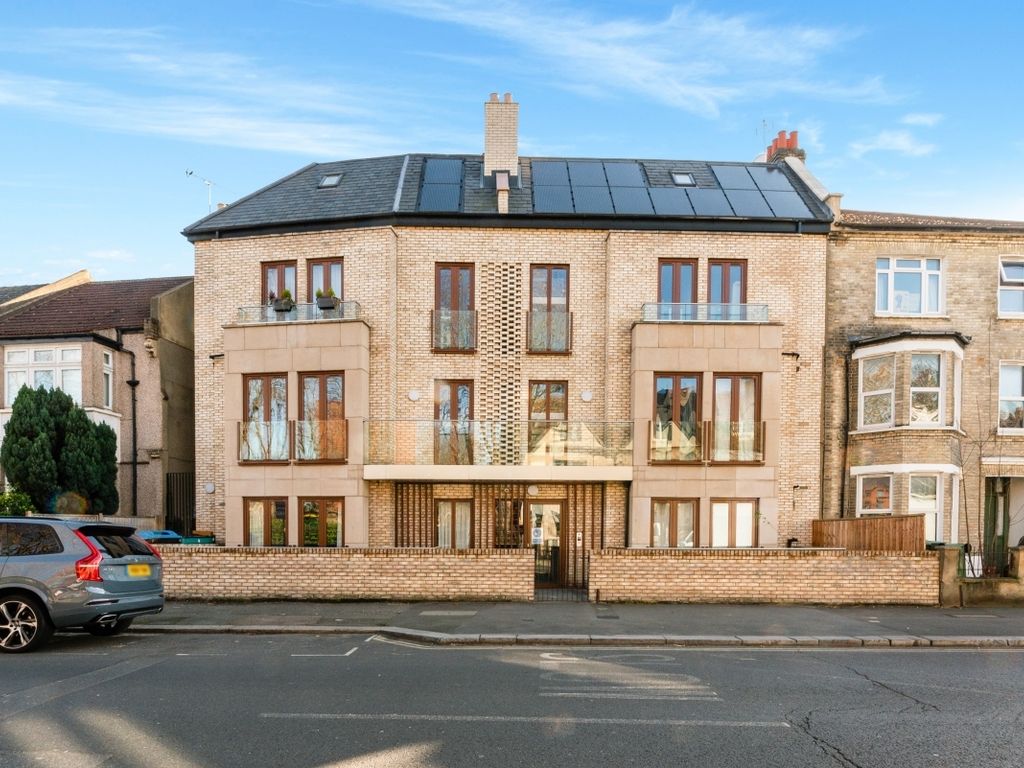 3 bed shared to rent in East Dulwich Grove, London SE22