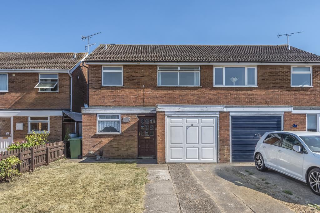 3 bed semidetached house for sale in Tyne Road, Hawkslade HP21 Zoopla