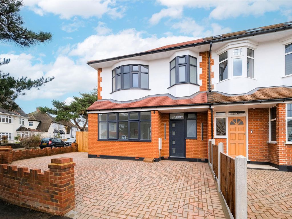 3 bed end terrace house for sale in Blackthorne Drive, London E4, £