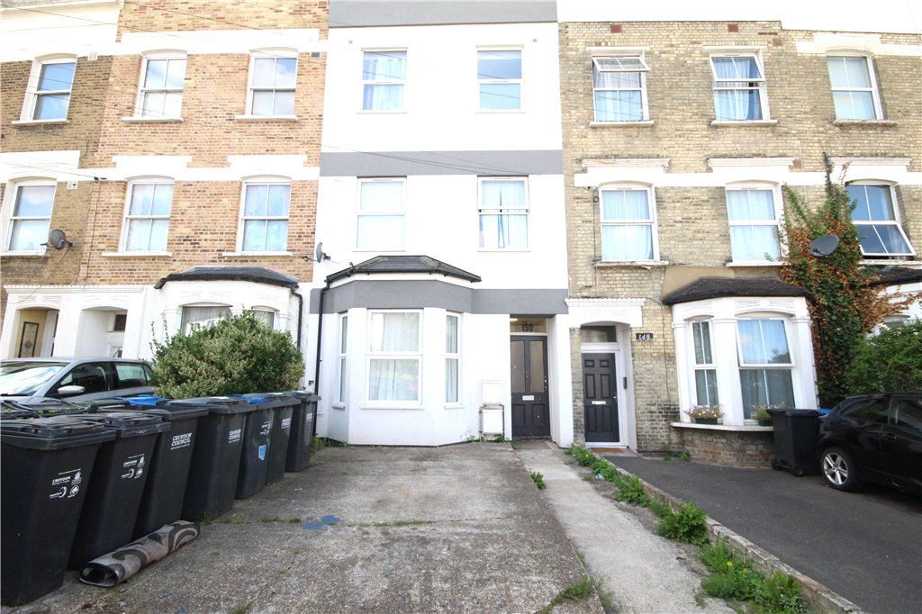 2 bed flat to rent in Birchanger Road, South Norwood, London SE25, £