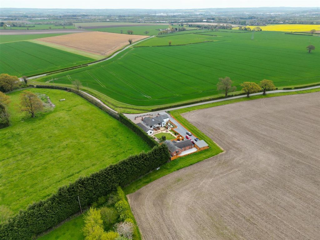 3 bed detached bungalow for sale in Wiggins Hill Road, Wishaw, Sutton