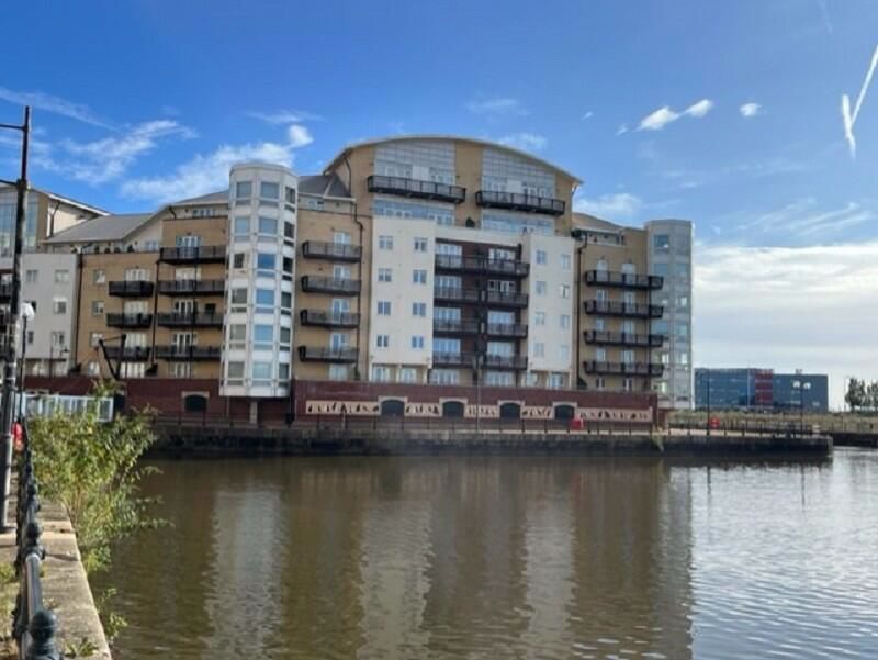 2 bed flat for sale in Luxury Apartment, Adventurers Quay, Cardiff CF10