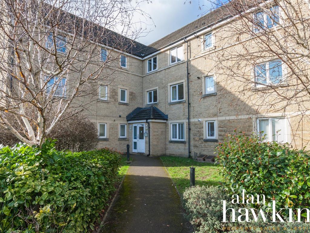 2 bed flat for sale in Harrier Close, Calne SN11 Zoopla