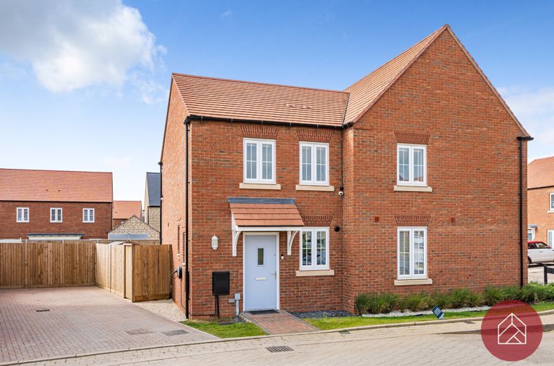 2 bed semidetached house for sale in Selby Drive, Kingsmere OX26, £