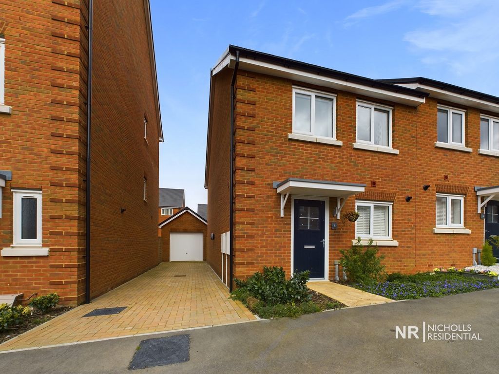 3 bed semidetached house to rent in Masar Close, West Ewell, Surrey