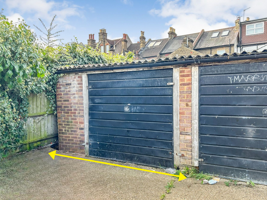 Property for sale in Albert Road, London SE25, £10,000 Zoopla