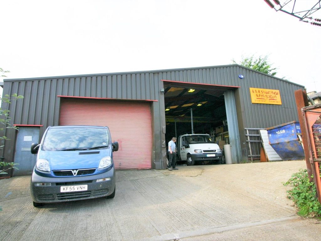 Light industrial for sale in Cliffe Road, Brighouse HD6, £600,000 Zoopla
