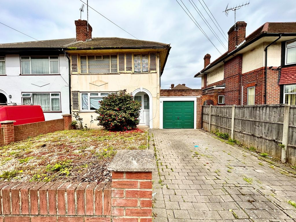 3 bed semidetached house for sale in Conway Crescent, Perivale