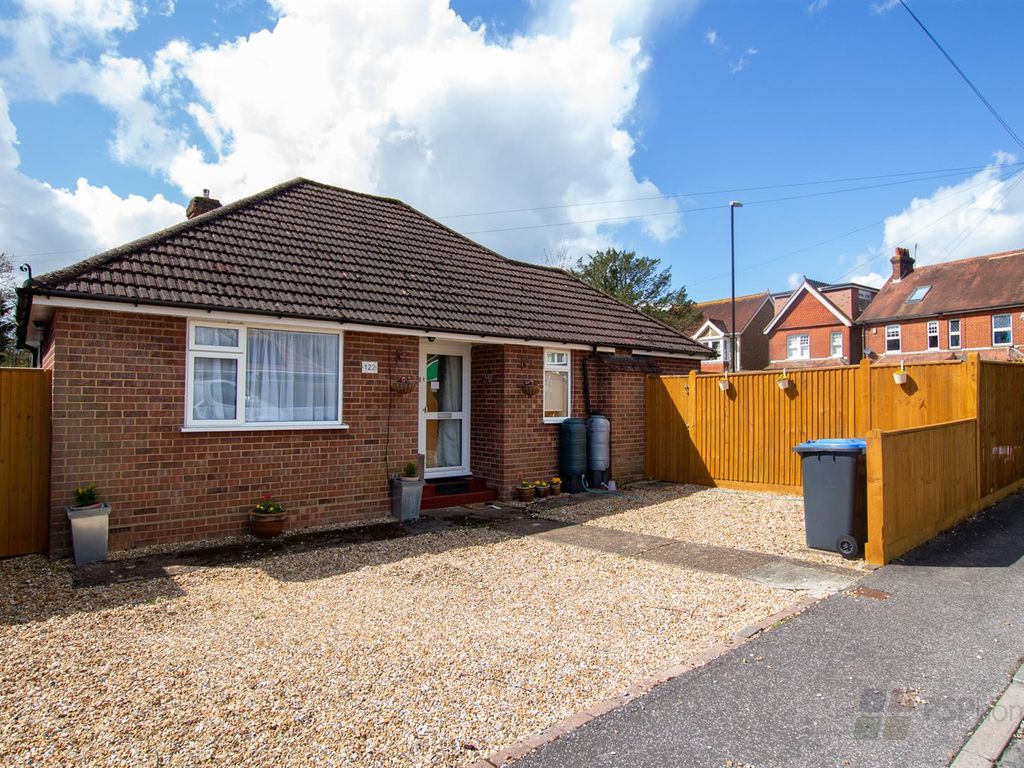 2 bed bungalow for sale in Junction Road, Burgess Hill RH15 Zoopla