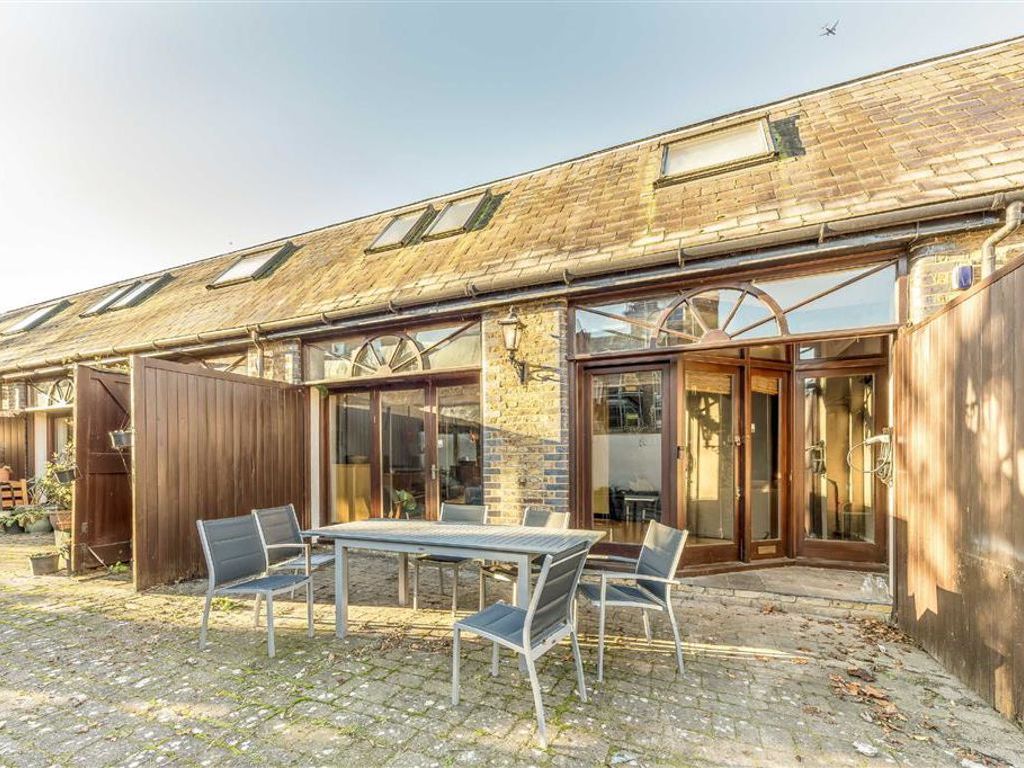3 bed property for sale in Coach House Mews, Waller Road, London SE14