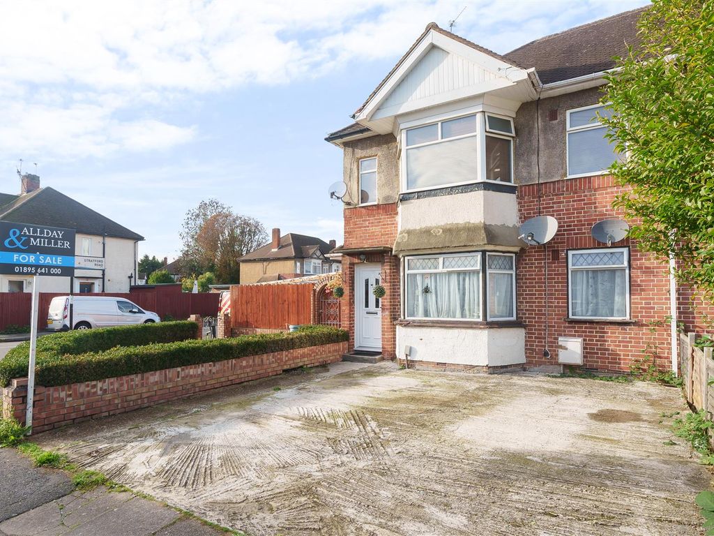 2 bed for sale in Shakespeare Avenue, Hayes UB4, £299,950