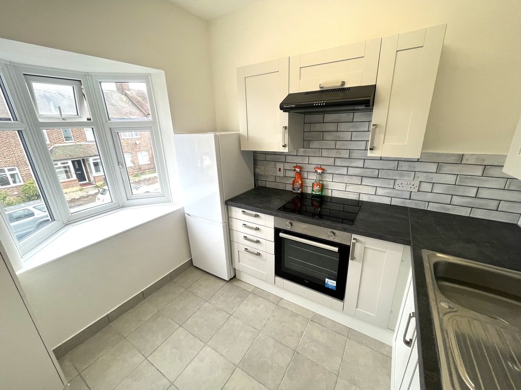 1 bed flat to rent in Oak Hill, Woodford Green IG8 Zoopla