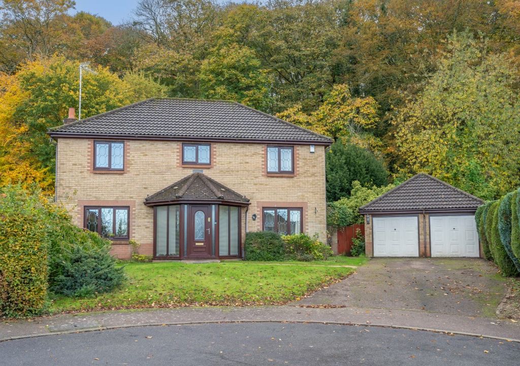 4 bed detached house for sale in Hinshalwood Way, Costessey, Norwich