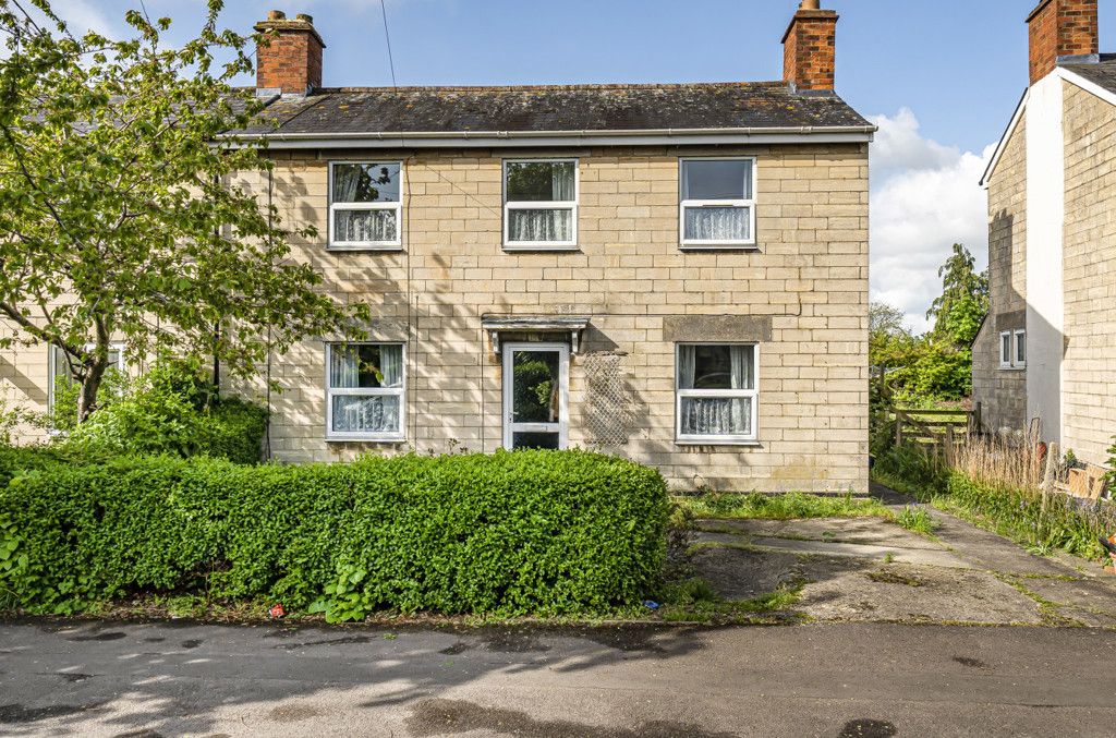 3 bed semidetached house for sale in Limes Avenue, Swindon, Wiltshire