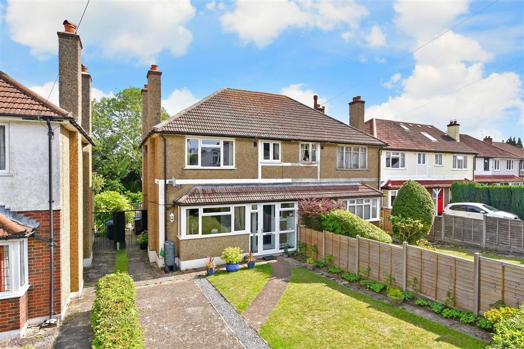 3 bed semidetached house for sale in Ridgemount Avenue, Coulsdon