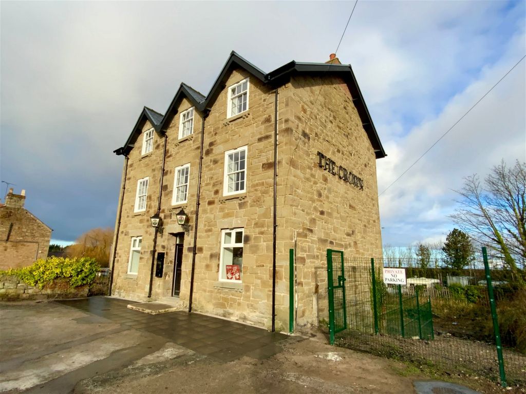 2 bed flat to rent in Main Road, Ffynnongroyw, Holywell CH8, £700 pcm