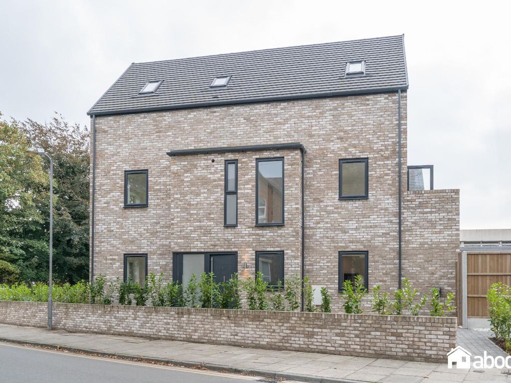 4 bed property to rent in Hicks Road, Waterloo, Liverpool L22, £2,500