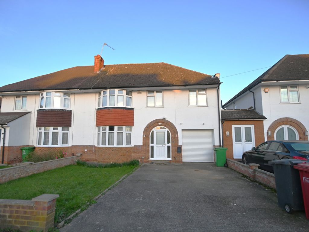 4 bed semidetached house for sale in Blenheim Road, Langley, Berkshire