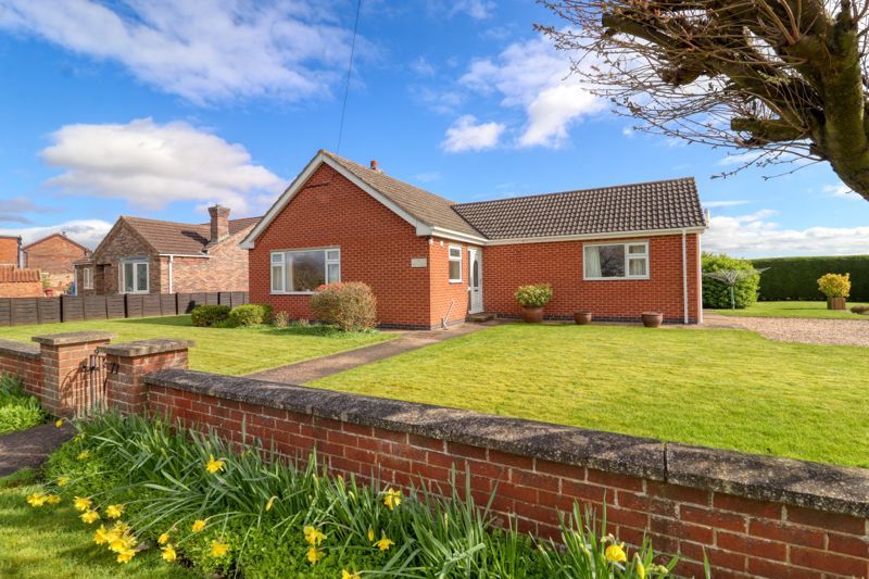 3 bed detached bungalow for sale in Eastoft Road, Luddington