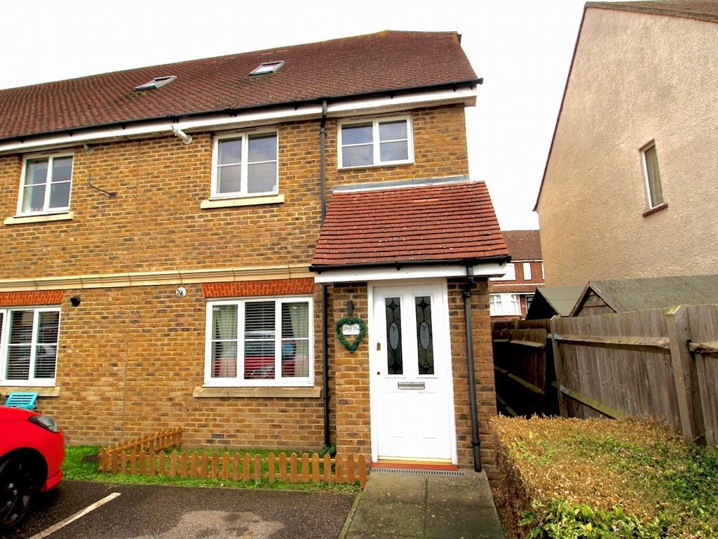 1 bed for sale in Gaze Hill Avenue, Sittingbourne, Kent ME10
