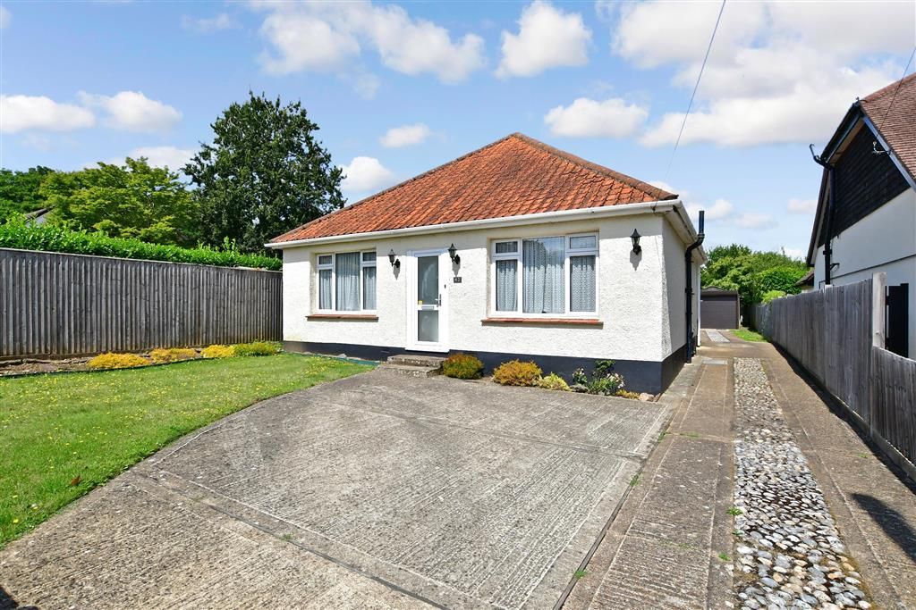 3 bed detached bungalow for sale in Howard Road, Bookham, Leatherhead