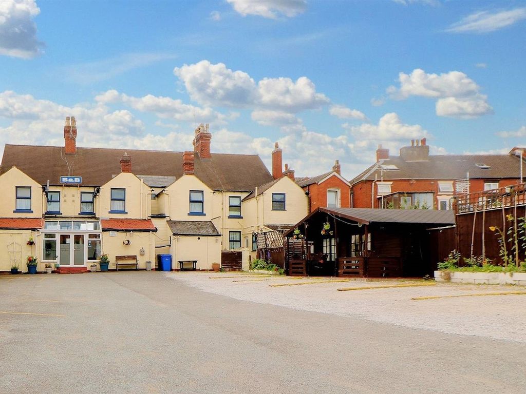 Hotel/guest house for sale in Bridge Street, Uttoxeter ST14, £300,000