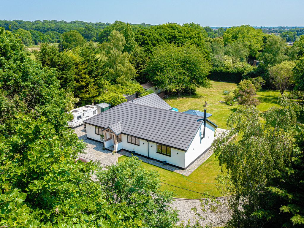 2 bed detached bungalow for sale in White Hart Lane, Hockley SS5 Zoopla