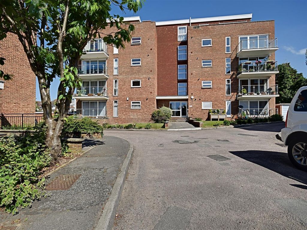 2 bed flat for sale in Cookham Dene, Buckhurst Road, BexhillOnSea