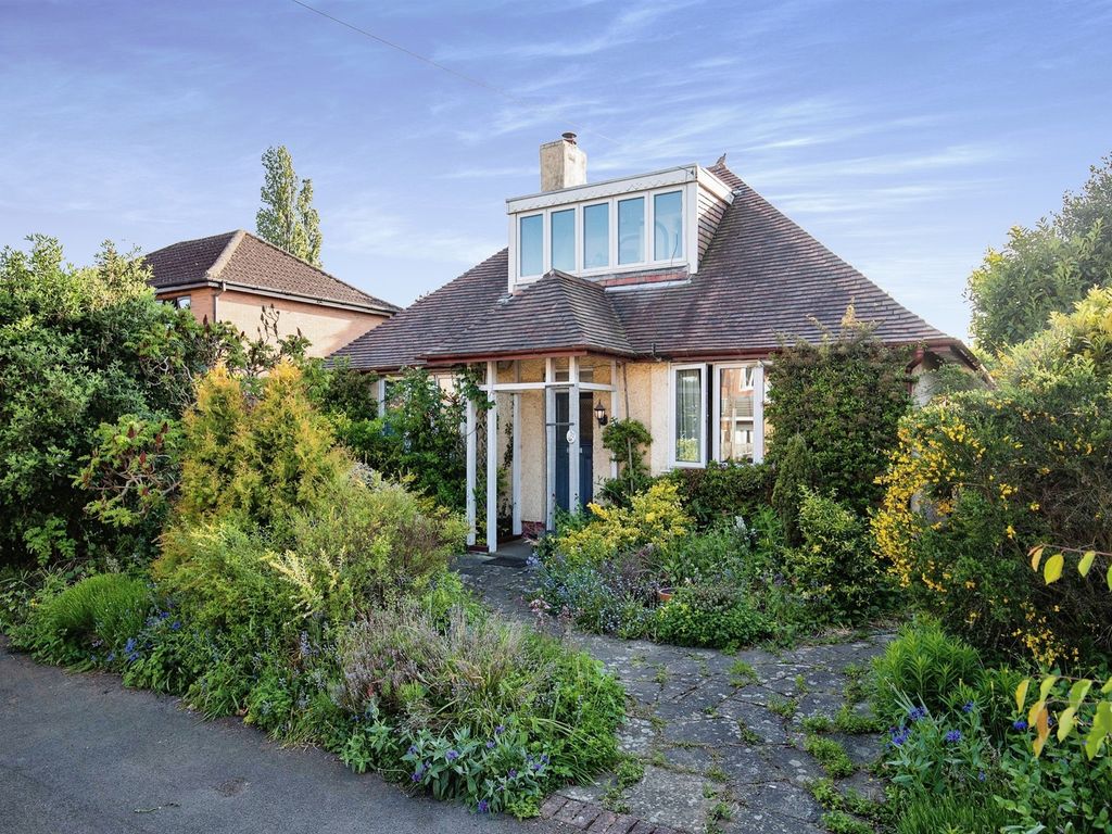 4 bed detached bungalow for sale in Dunsmore Avenue, Hillmorton, Rugby CV22, £400,000 Zoopla