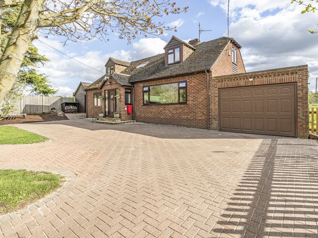 5 bed bungalow for sale in Sheerness Road, Lower Halstow, Sittingbourne