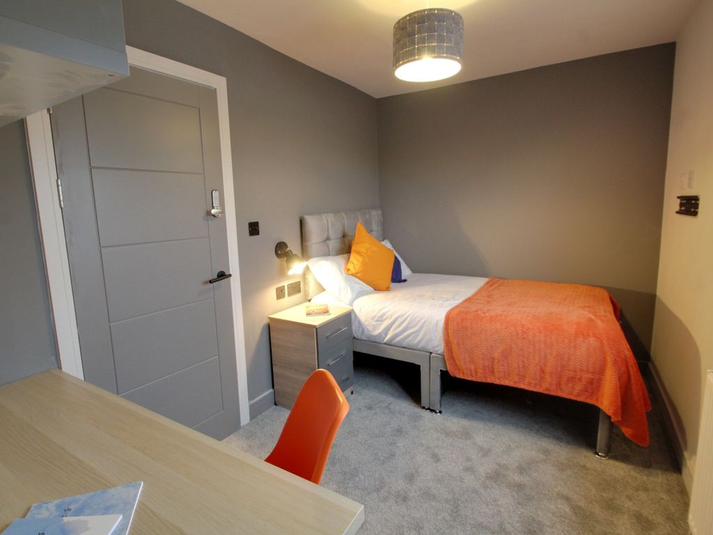 Room to rent in Evesham Road, Leicester LE3, £550 pcm Zoopla