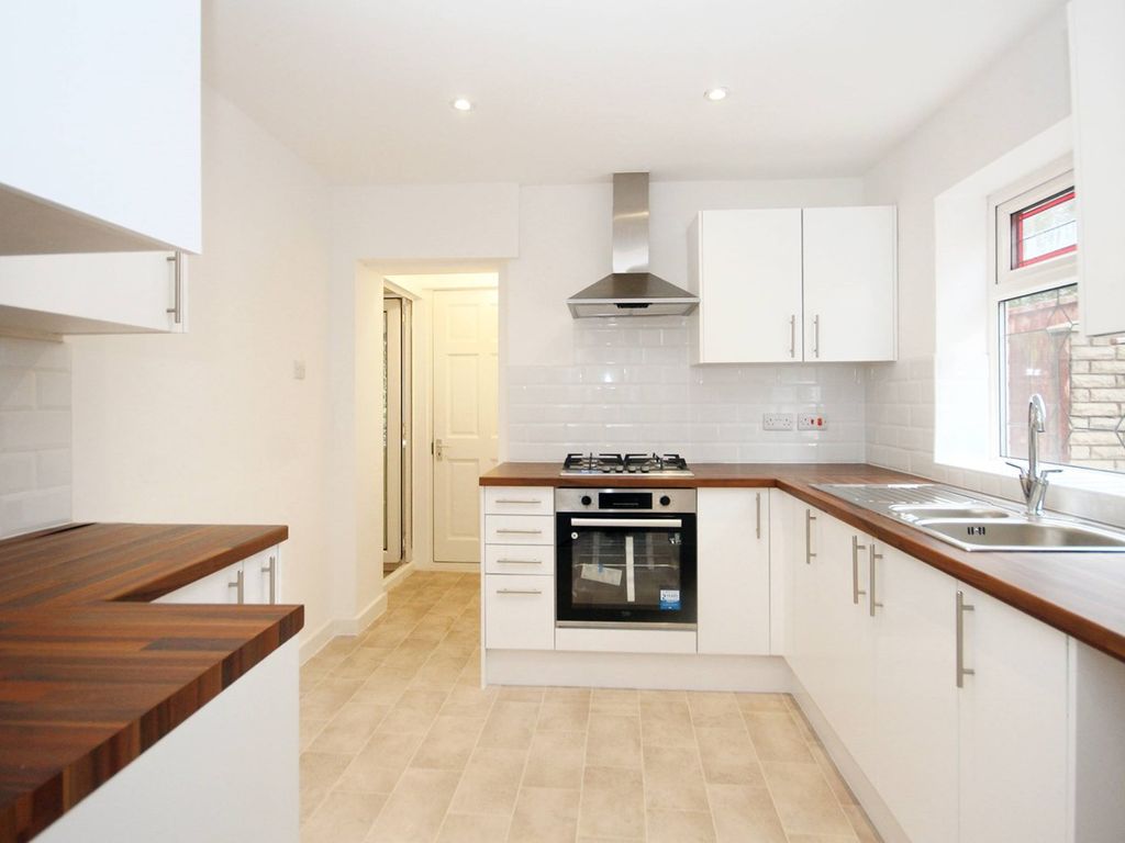 3 bed semidetached house to rent in Wentworth Road, AshtonIn