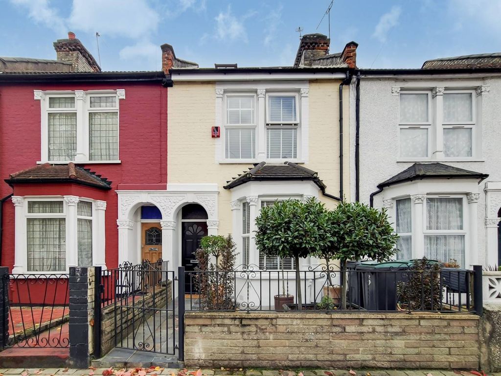 5 bed detached house for sale in Roslyn Road, Tottenham, London N15