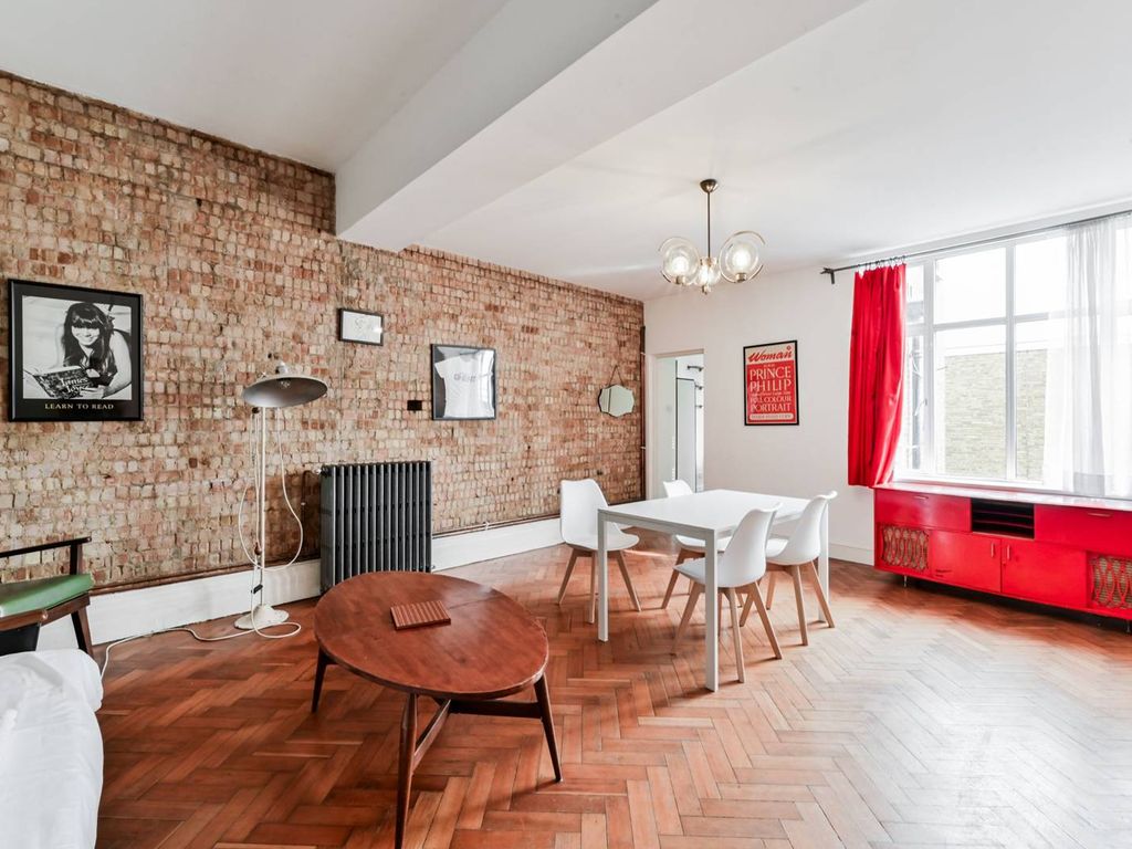 3 bed flat to rent in Stoke Newington High Street, Stoke Newington