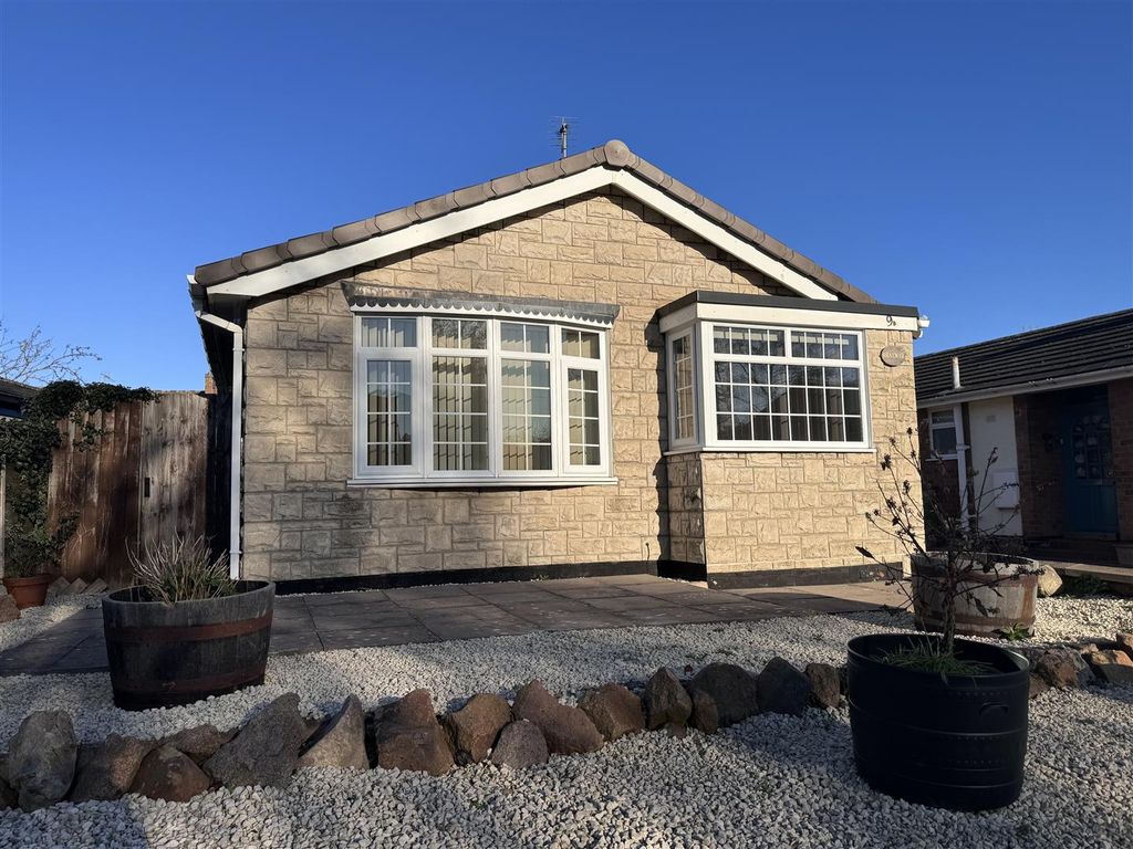 2 bed detached bungalow for sale in Croft Road, Cosby, Leicester LE9, £