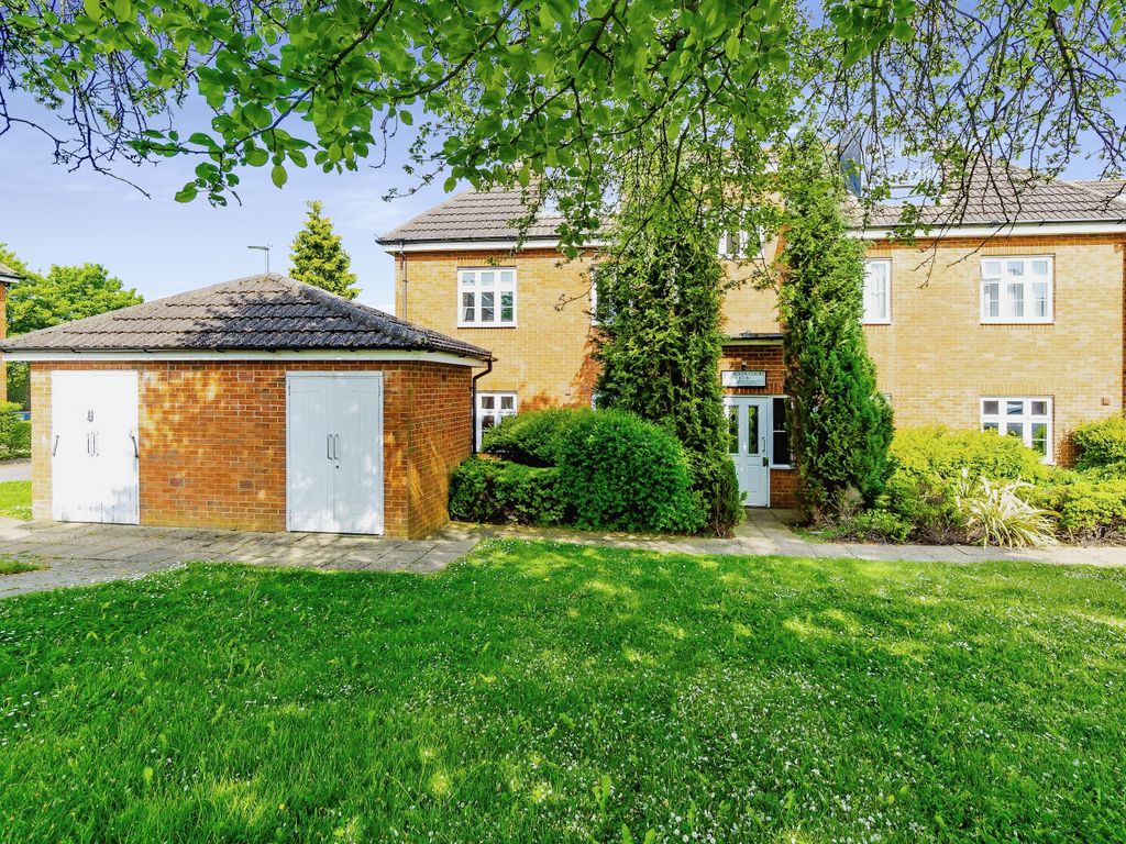 2 bed flat for sale in Turner Avenue, Biggin Hill, Westerham TN16, £