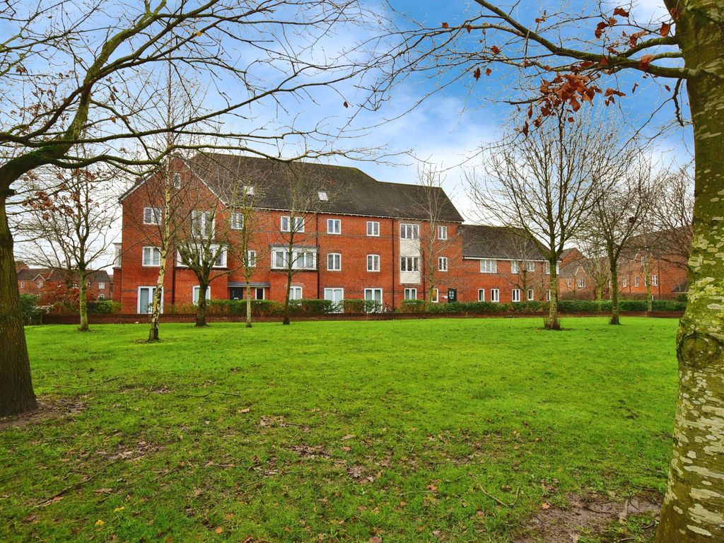 2 bed flat for sale in Huntspill Road, West Timperley, Altrincham