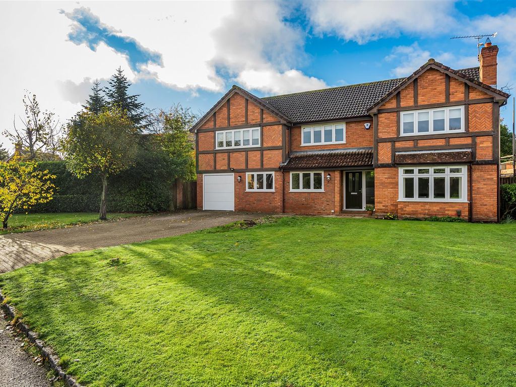 5 bed detached house for sale in Bluebell Meadow Winnersh, Berkshire