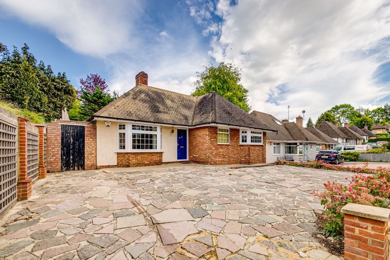3 bed detached bungalow for sale in Moir Close, Sanderstead, Surrey CR2 Zoopla
