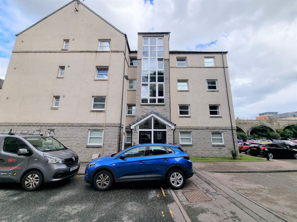 2 bed flat to rent in South College Street, Ferryhill, Aberdeen AB11, £
