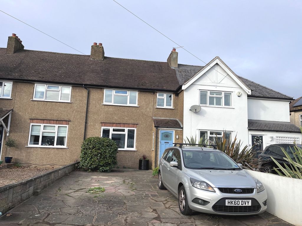 3 bed property for sale in Gilders Road, Chessington, Surrey. KT9, £475,000 Zoopla