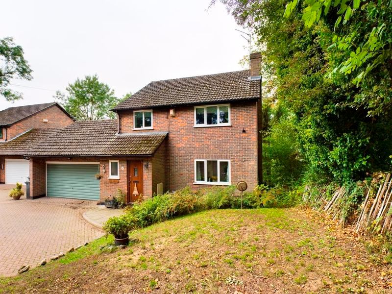 3 bed detached house for sale in London Road, Hildenborough, Tonbridge